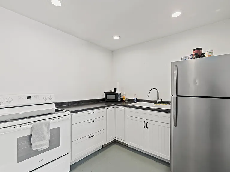 14 Lincoln Ave W #1 — Photo 4