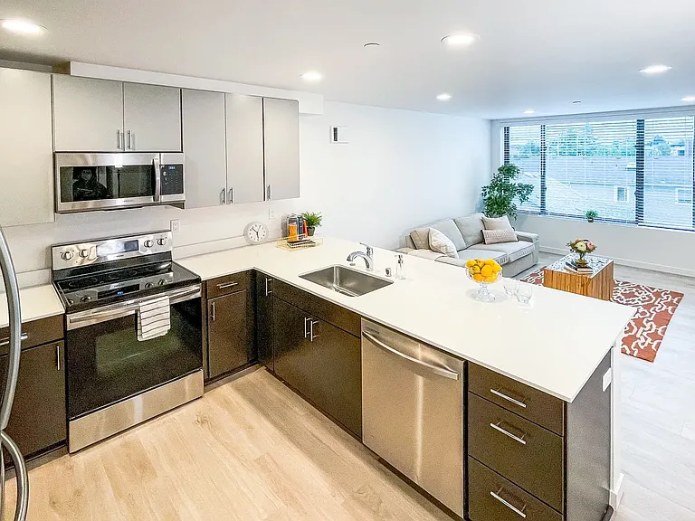 Edric Apartments — Photo 33