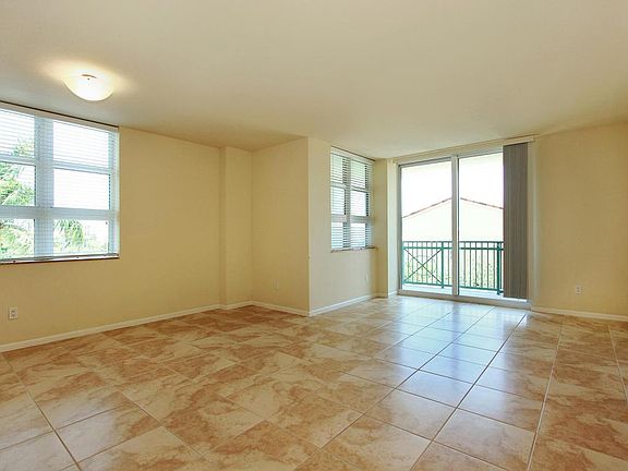 3rd image of 403 S Sapodilla Ave APT 305