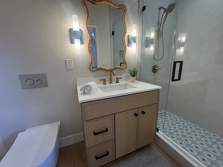 150 Loma Ln — Photo 29