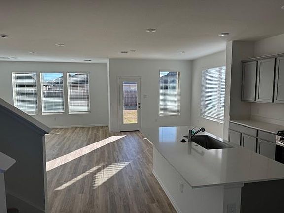 3rd image of 7707 Iris Peak Dr