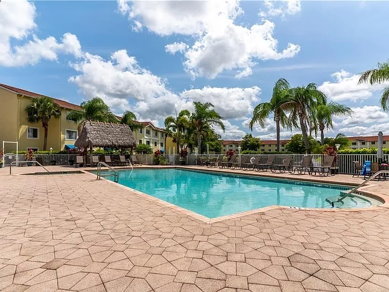 8298 Key Royal Ln #424 — Photo 9