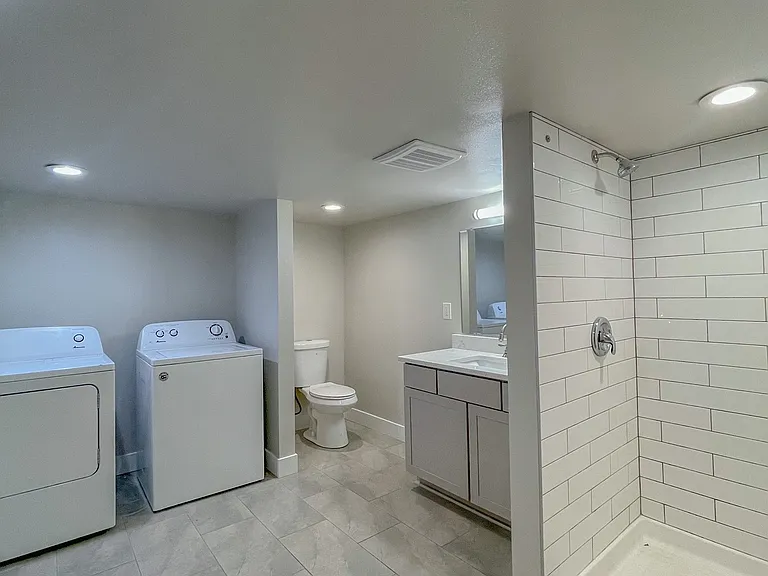 709 N I St #11 — Photo 5