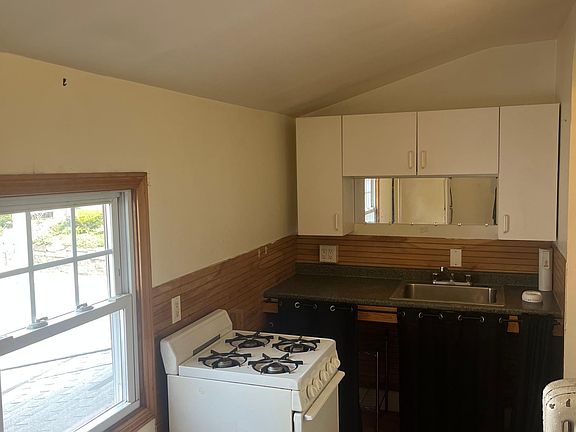 5th image of 81 Centre St #3