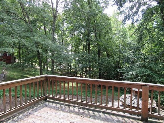 3rd image of 620 Horseshoe Dr