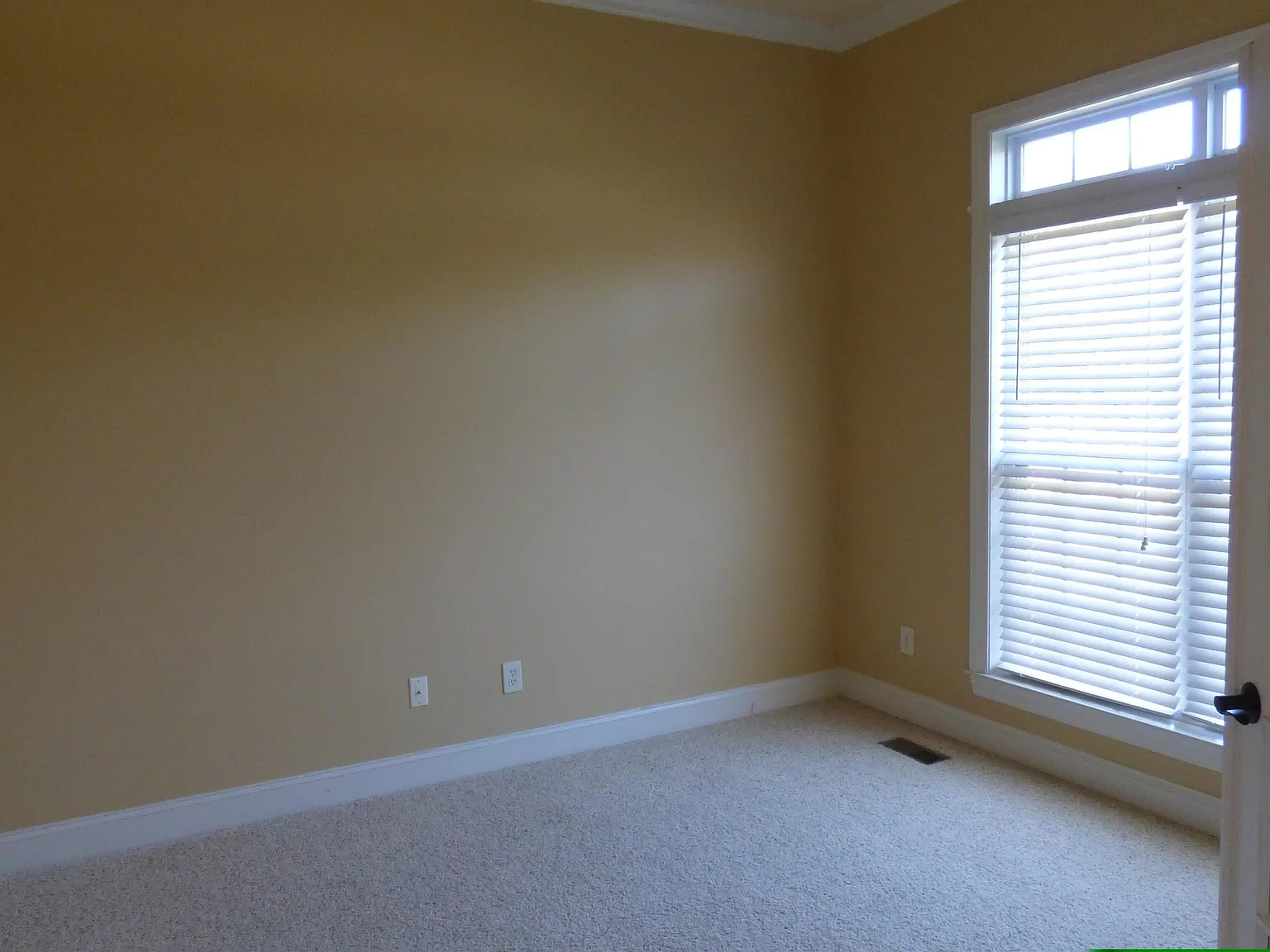 4 bed, 3.5 bath, 3110 sqft, $2,900 — Photo 3