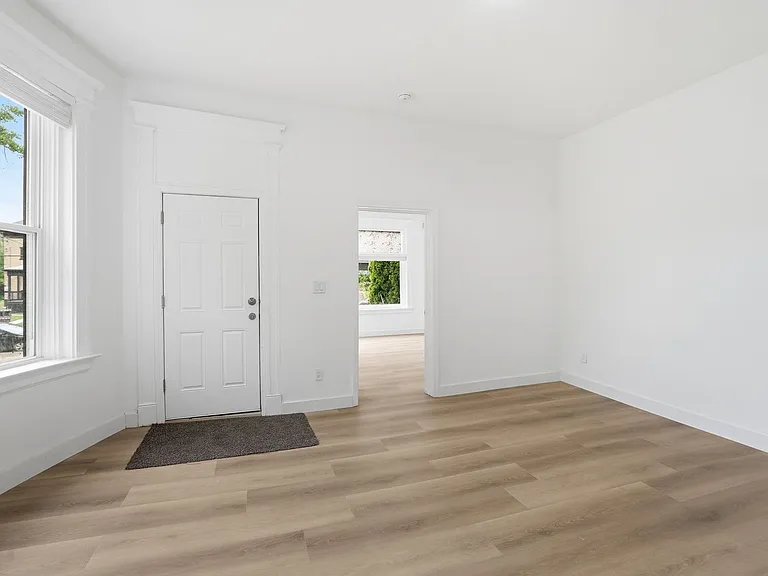 568 Hale Ave — Photo 8