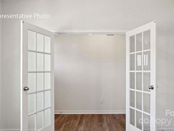 5th image of 476 Janie Cir