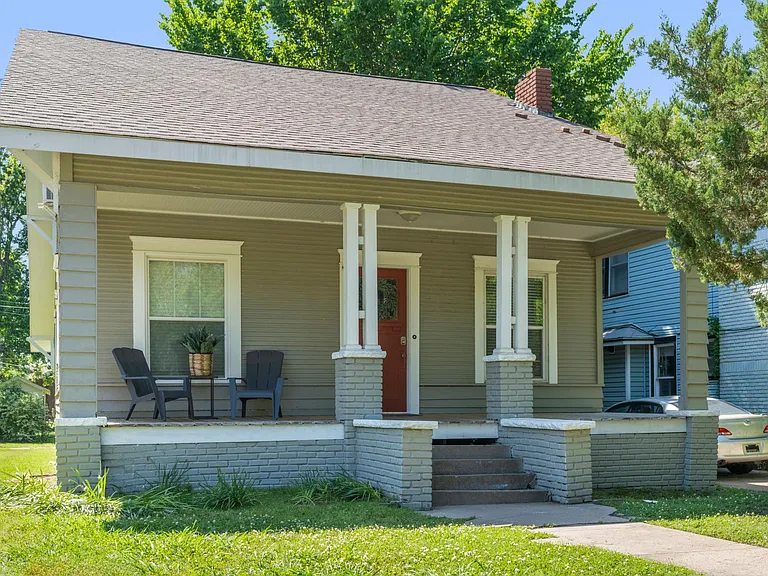 1220 N Cheyenne Ave — Photo 2