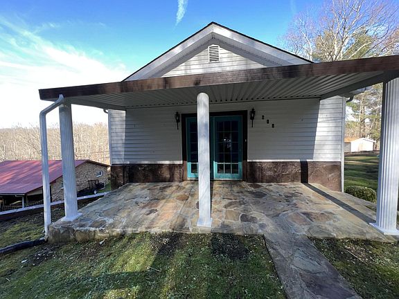 3rd image of 611 Woodland Ter SE