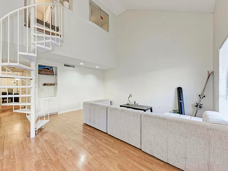 2401 Leon St #300 — Photo 6