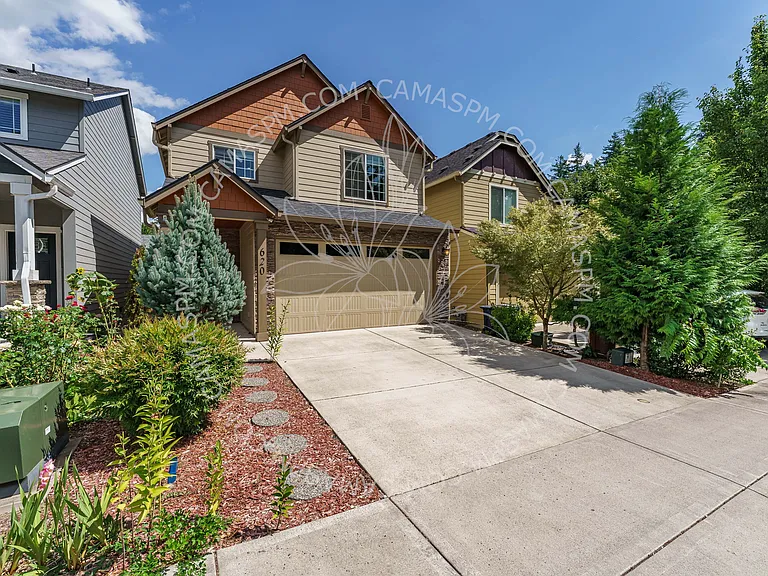 620 NW Ivy St — Photo 3