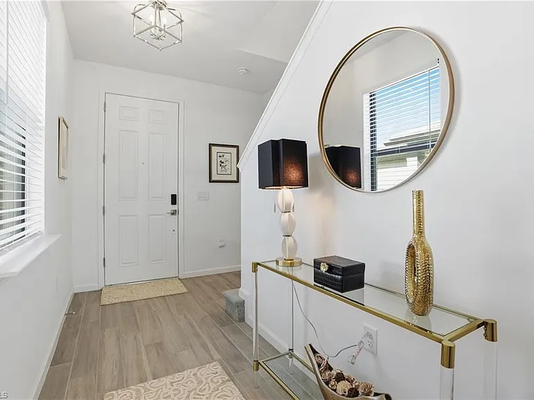 1657 Serena Ave — Photo 3