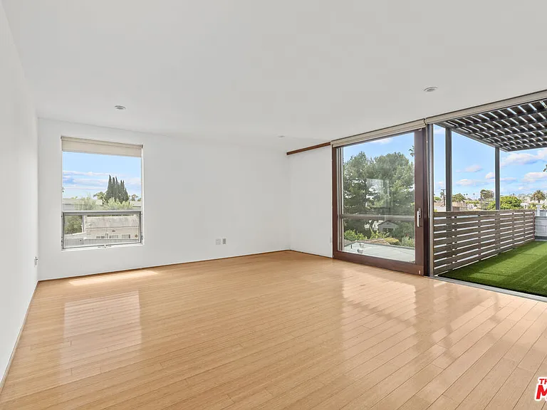 802 Indiana Ave — Photo 4