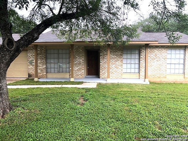1st image of 5926 Cliff Rock Dr