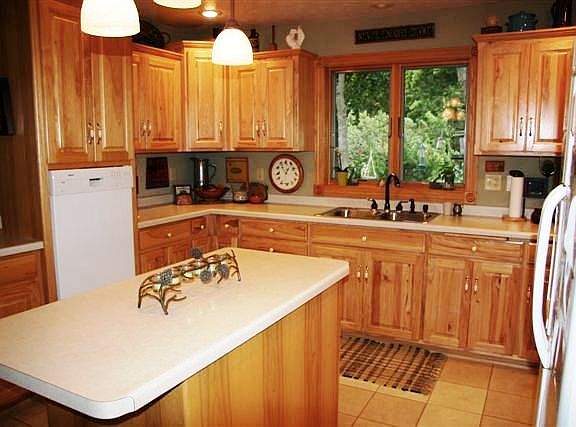 16813 Camelot Ln, Eden Valley, MN 55329