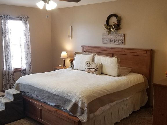5th image of 124 W Haven Dr
