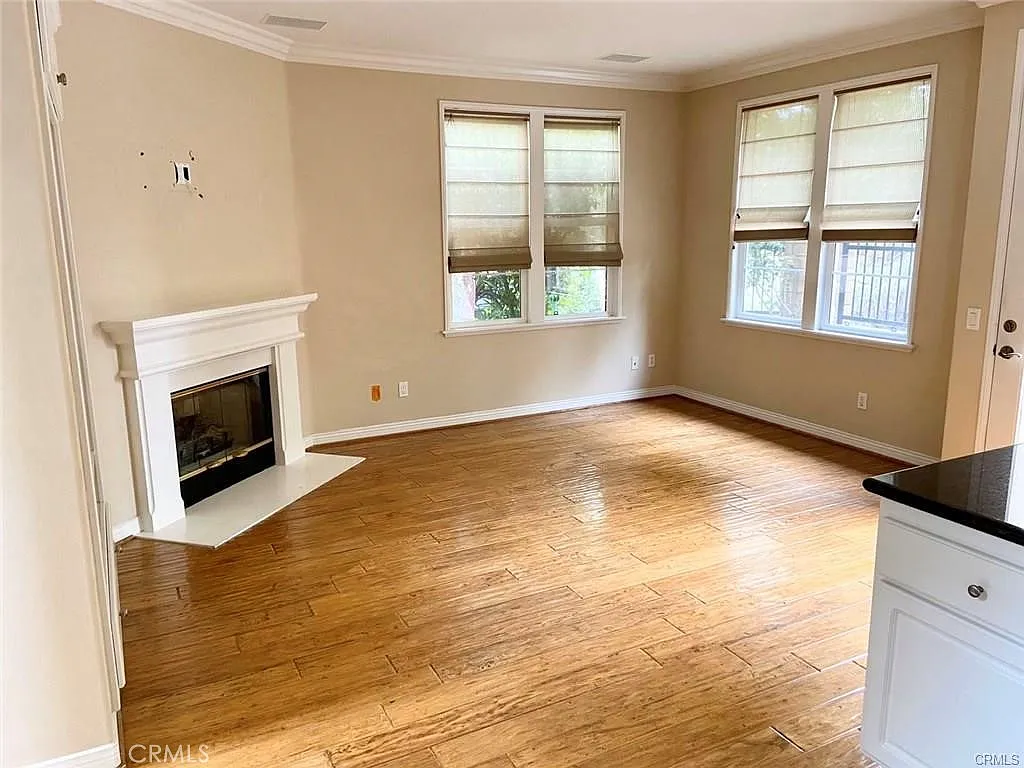 3 bed, 2.5 bath, 1930 sqft, $4,850 — Photo 4