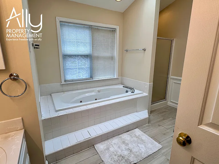 1236 Raintree Dr — Photo 34