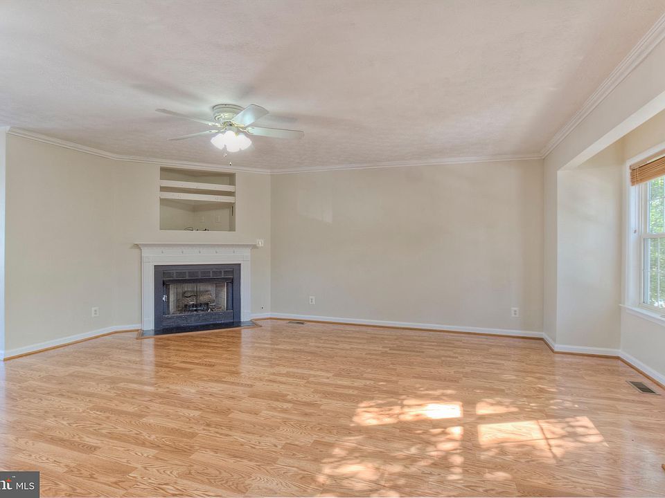 1st image of 526 Clint Ln