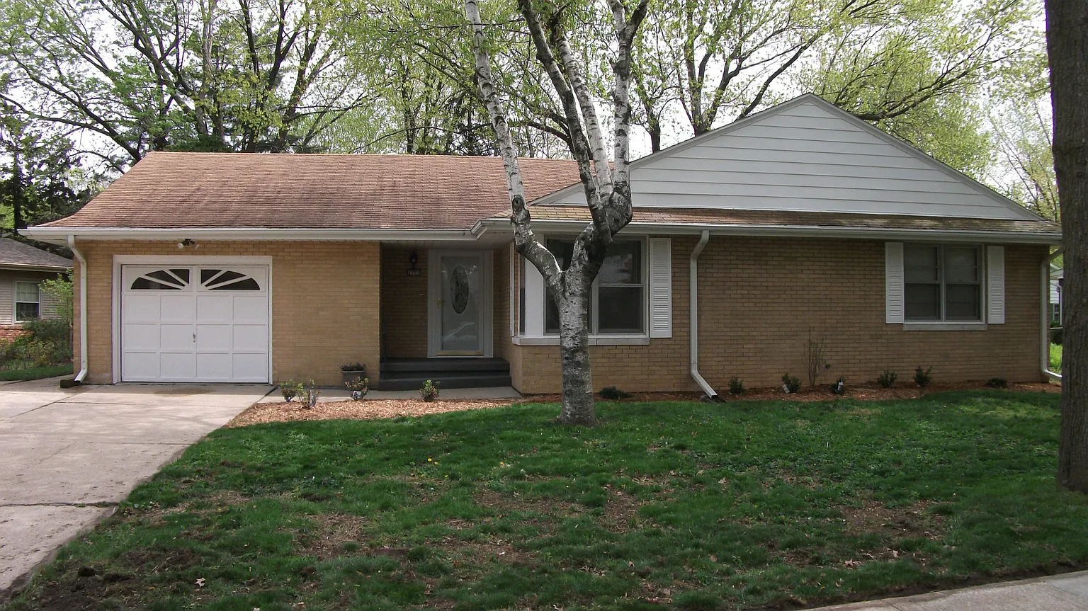 1722 Robert Dr photo 1