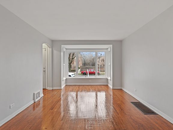 2nd image of 10507 S Yates Ave