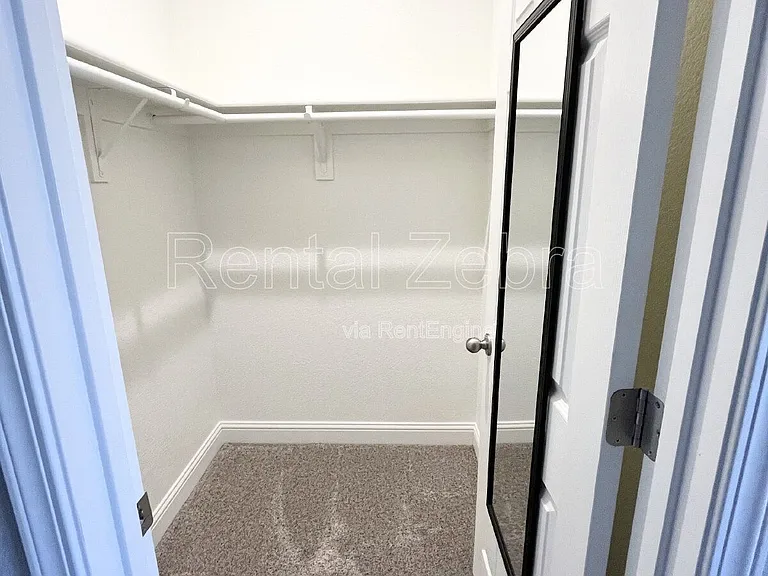 552 Granada Ct — Photo 16