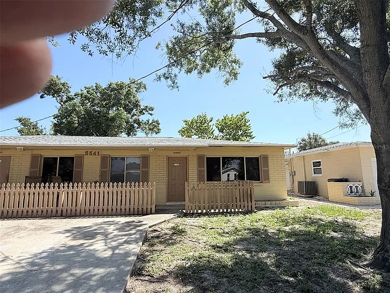5541 Lown St N #SOUTH — Photo 1
