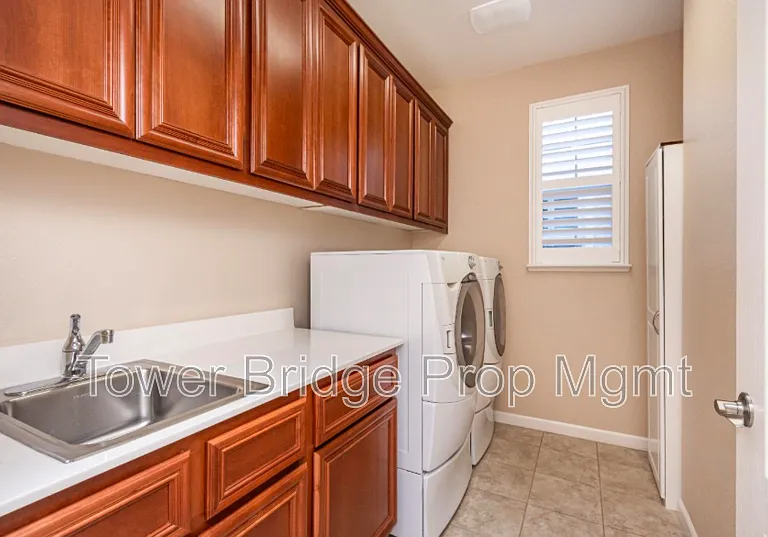 1457 Marseille Ln — Photo 14