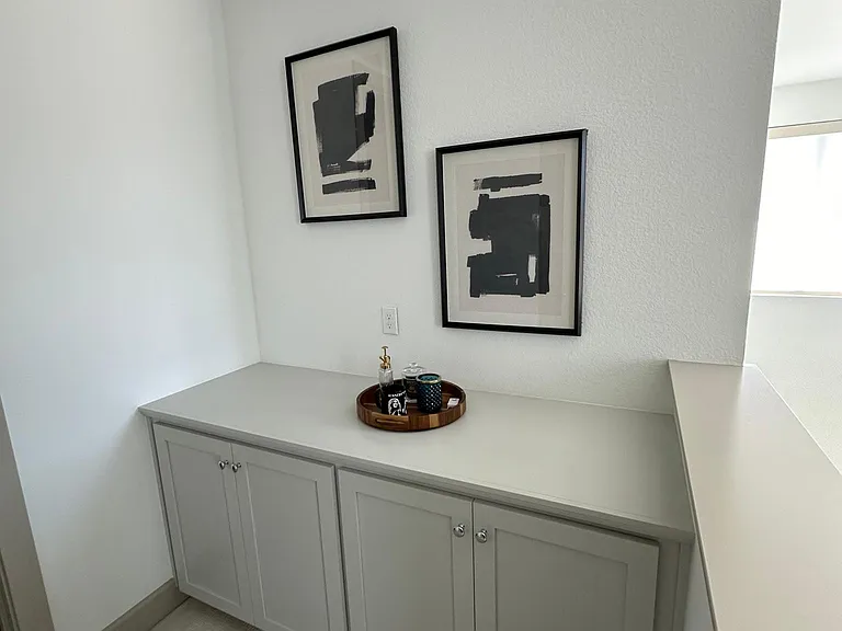 Landing + storage (3rd floor)