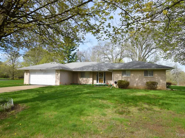 1455 Sun Terrace Dr, Flint, MI 48532