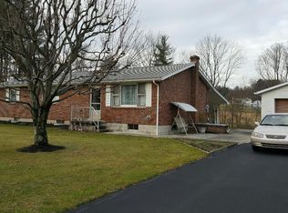 49 Long Stretch Rd, Pine Grove, PA 17963