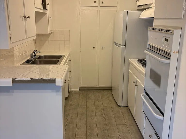 1520 N Hayworth Ave — Photo 18