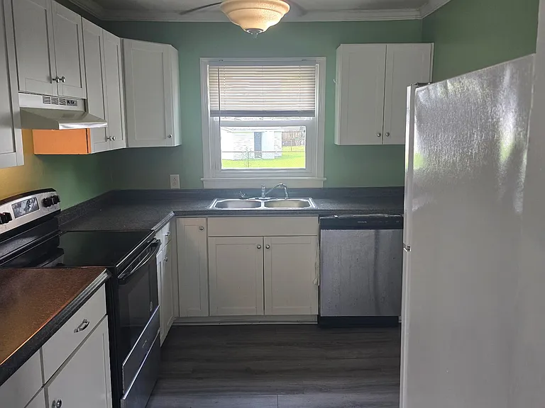 14 Eastmoreland Dr — Photo 4