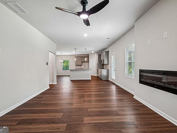 3rd image of 502 Taylor Ct