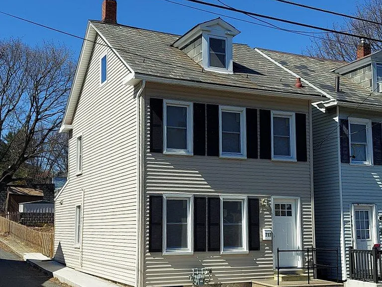 717 Centre St — Photo 1
