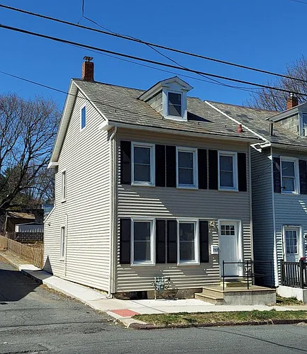 717 Centre St Photo 1