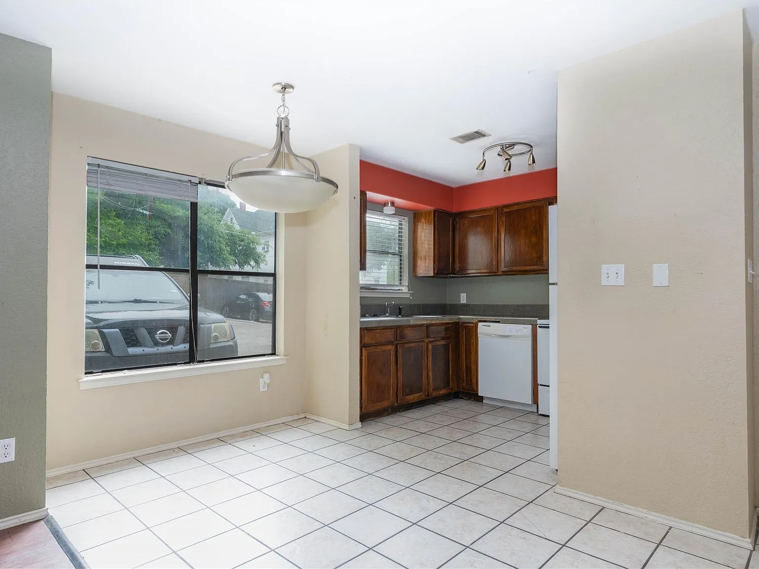 2 bed, 2.0 bath, 810 sqft, $1,200 — Photo 1