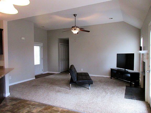 4th image of 944 Cindy Jo Ct