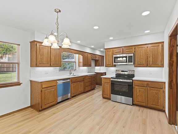 5th image of 121 W 17th St