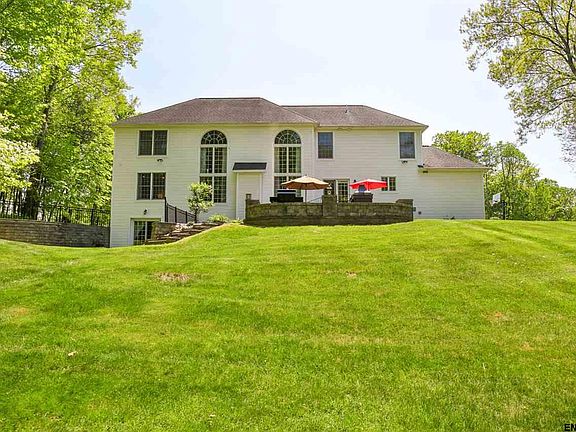 2nd image of 15 Thoreau Dr