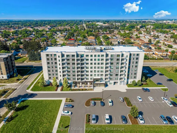 155 Greenbrier Rd #207, Cambridge, ON N1P 0B3