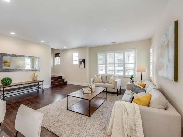 90 Castillo Ln, Milpitas, CA 95035