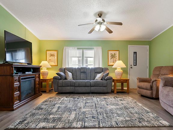 2nd image of 1122 Trout Street