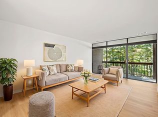 1656 Parkcrest Cir APT 301, Reston, VA 20190