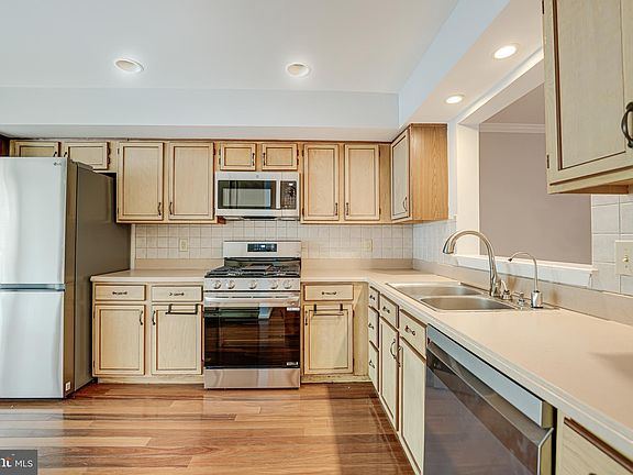5th image of 4107 Hampstead Ln