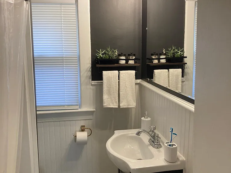 301 Kensington Ave #2 — Photo 10