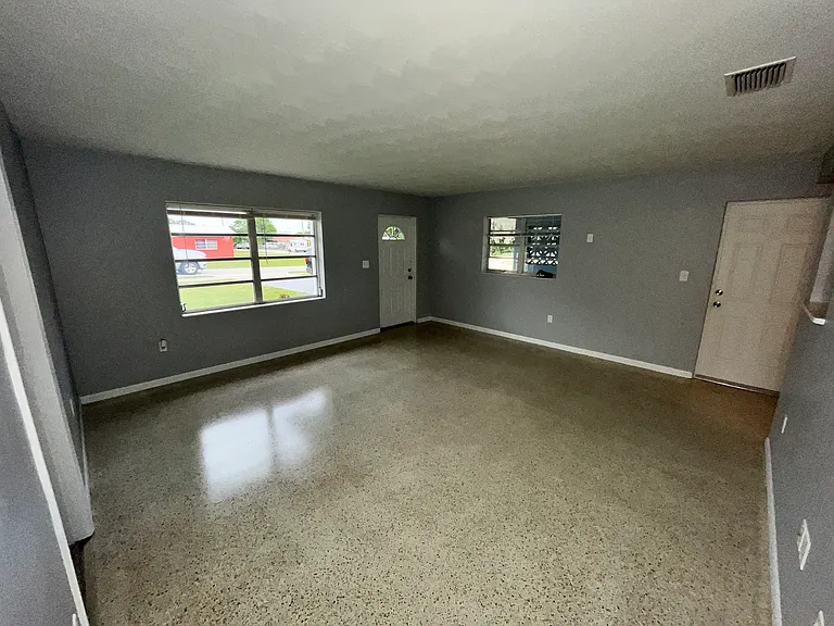 604 S Waldron Ave — Photo 11