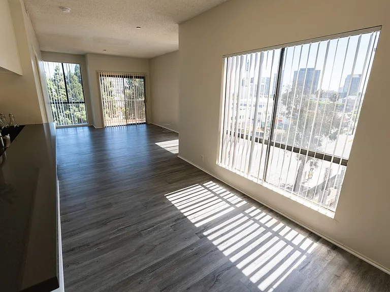 747 Gayley Ave — Photo 31