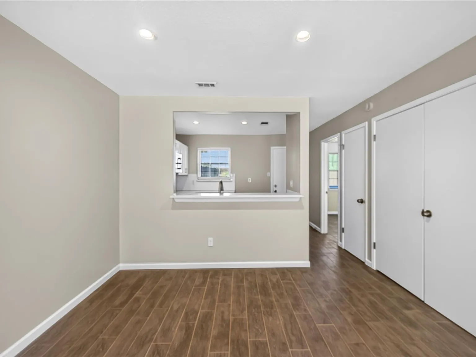 2 bed, 2.0 bath, 1000 sqft, $1,895 — Photo 4